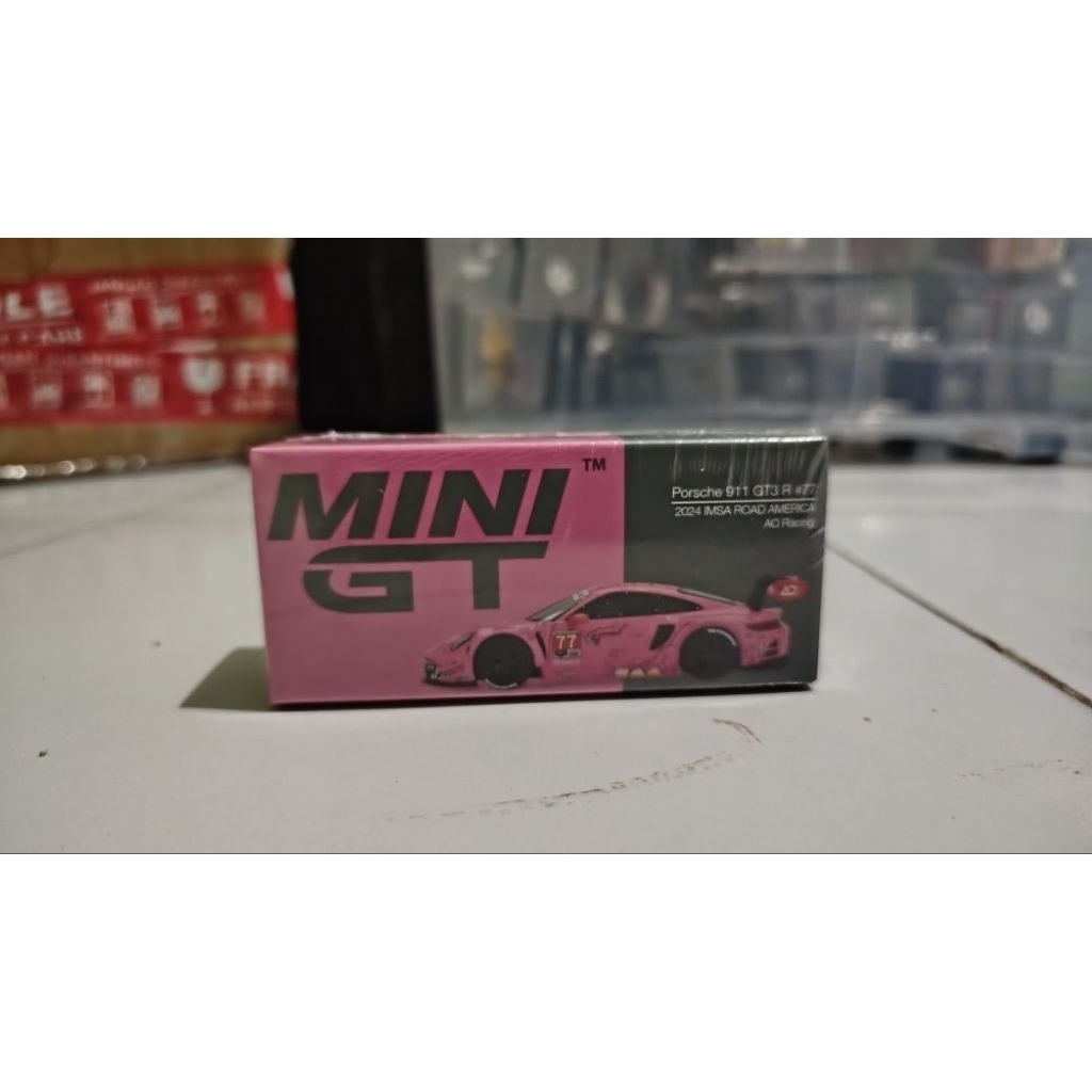 MiniGT Porsche 911 GT3R #77 Roxy AO Racing Boks Segel