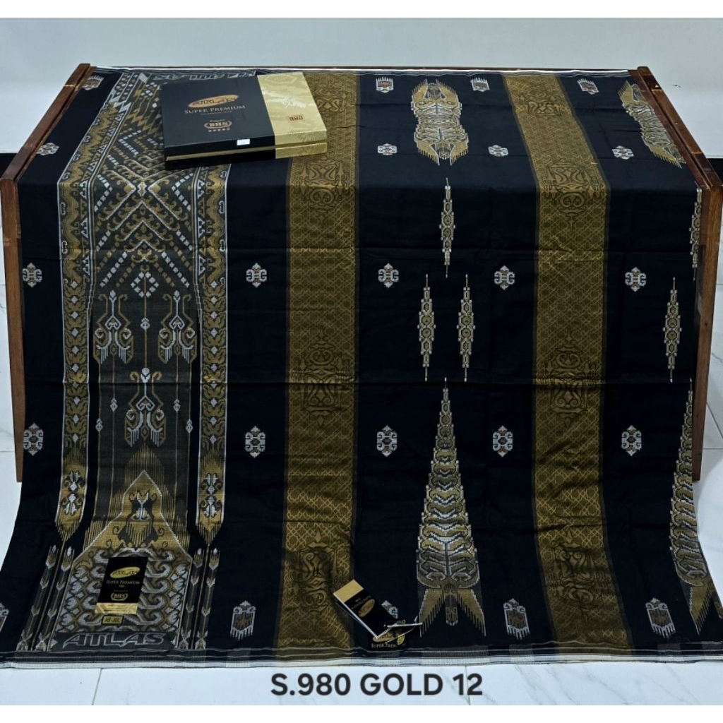 SARUNG ATLAS SUPER PREMIUM 980 KUALITAS GOLD DAN SILVER  (ORIGINAL)
