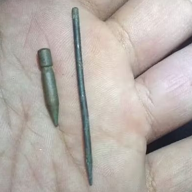 sepasang pusaka perunggu temuan