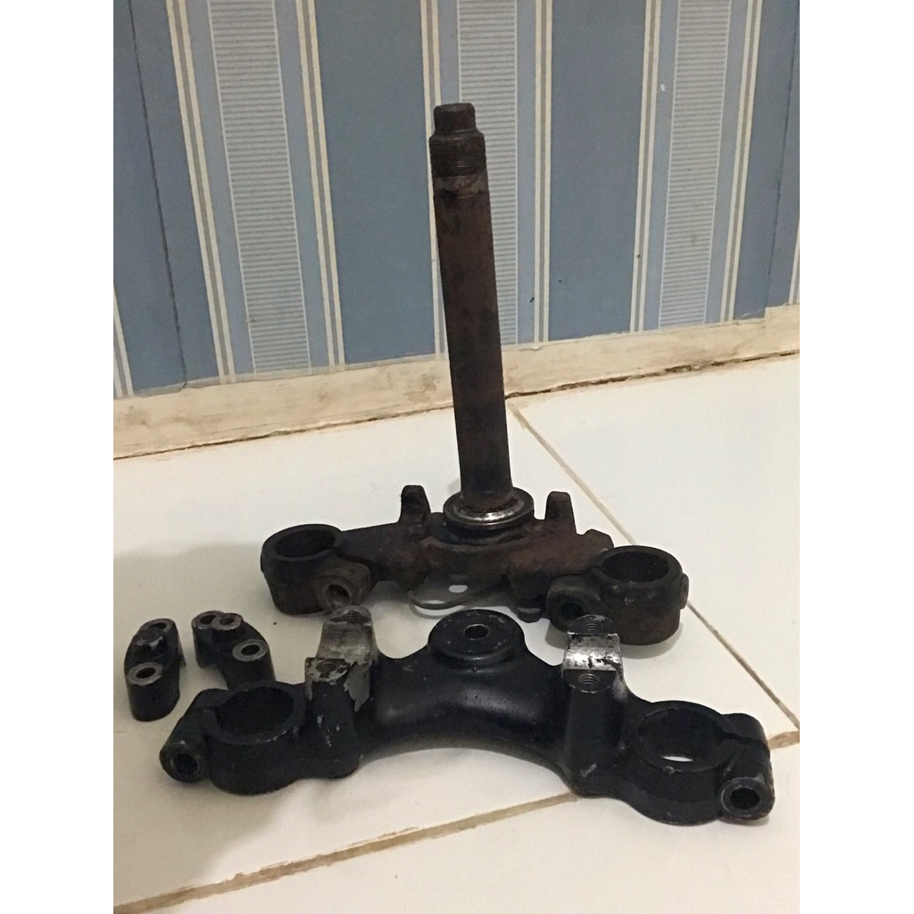 segitiga suzuki trs T shock depan suzuki trs original japan