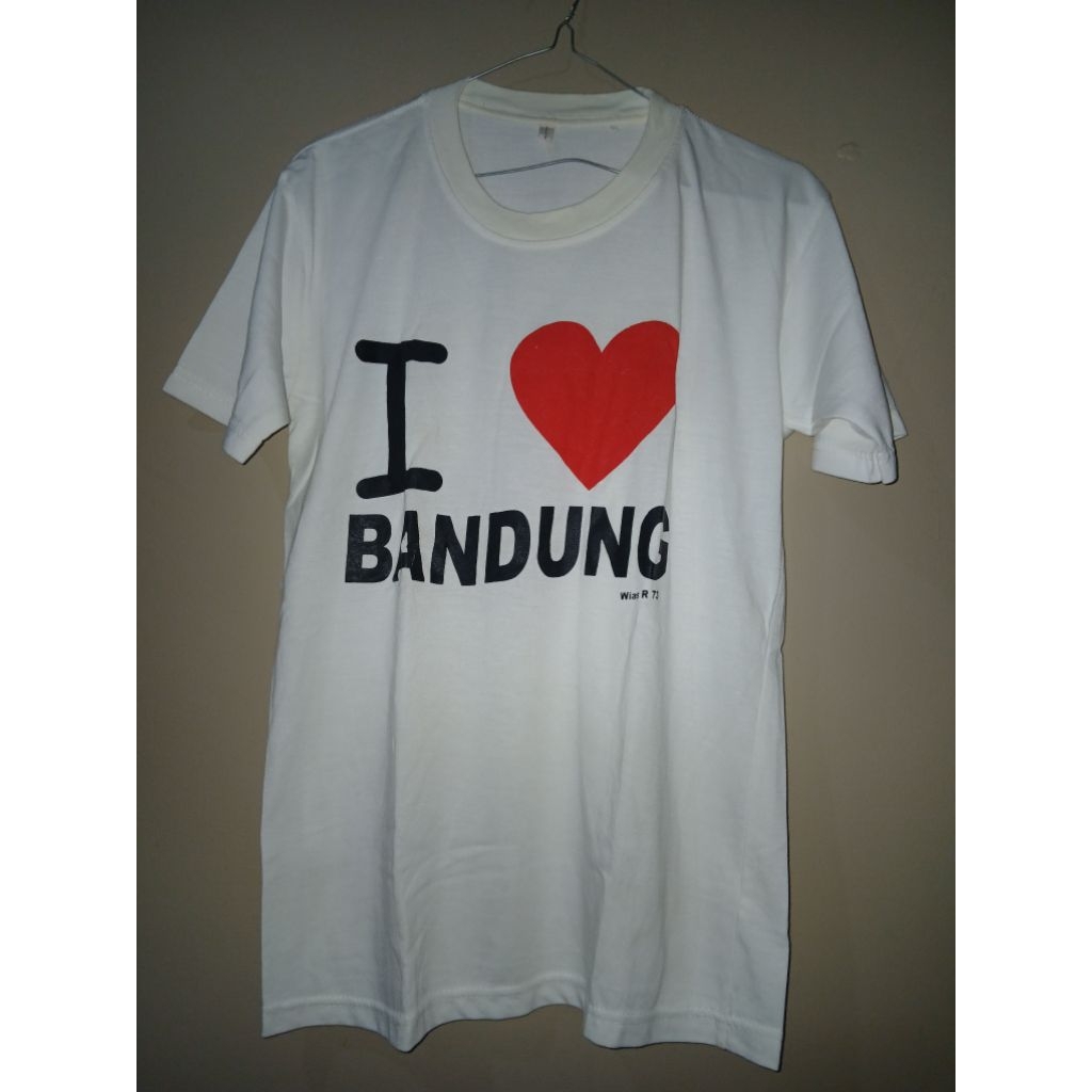 PRELOVED: KAOS ILOVE BANDUNG (UNISEX)