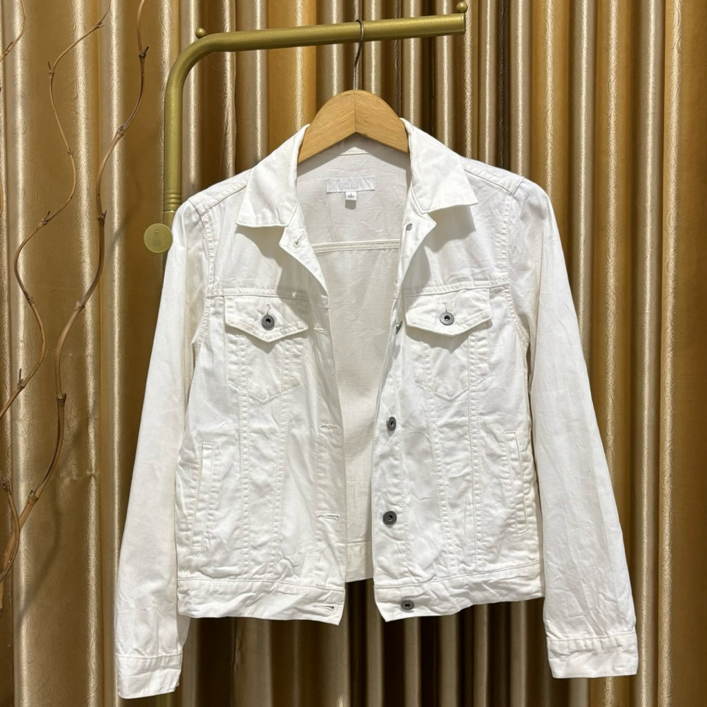 jaket jeans jacket putih white uniqlo size S wanita ladies girls pre love prelov prelov3d like a new