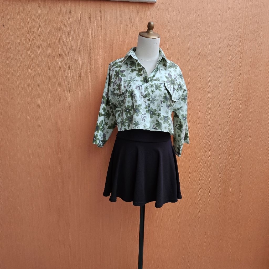 atasan kemeja wanita hijau muda pastel motif daun hijau tua L cewek crop top cute