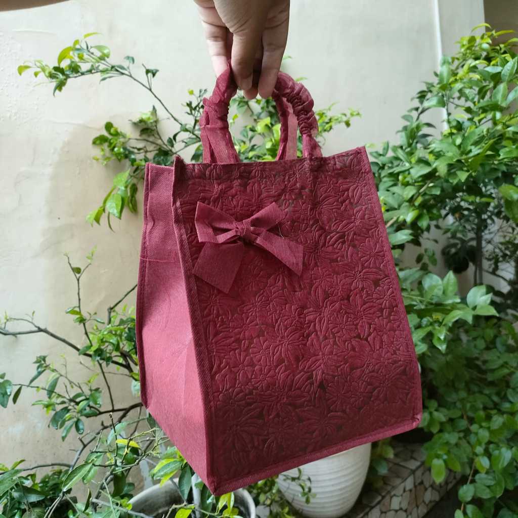 Tas kain Embos uk 22 / tas spunbond untuk nasi kotak uk 22
