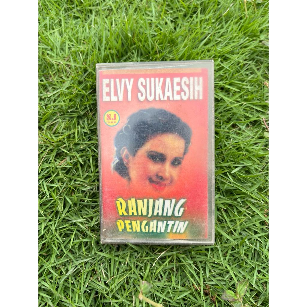 KASET PITA ELVY SUKAESIH RANJANG PENGANTIN