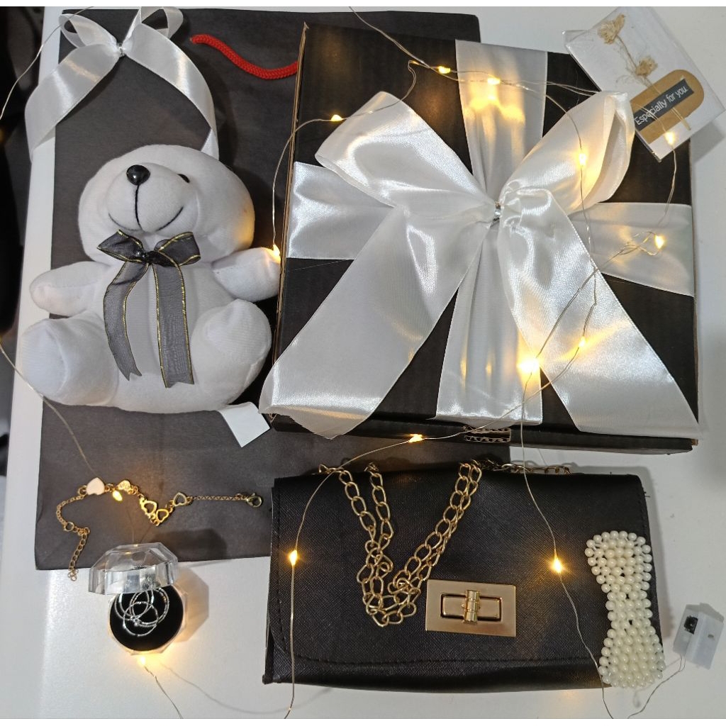 KADO WISUDA / BUKET WISUDA / BUNGA WISUDA / BONEKA WISUDA / WISUDA MURAH / WISUDA BATAM / GRADUATION