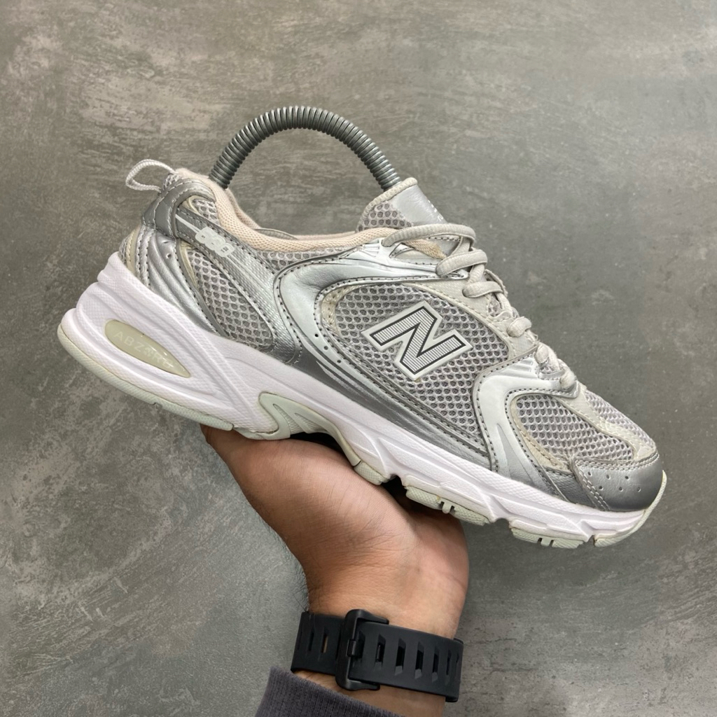 [Size 38] Rare New Balance 530 Silver Metallic MR530RS Second Kondisi Mulus Nominus. Harga Barunya 2