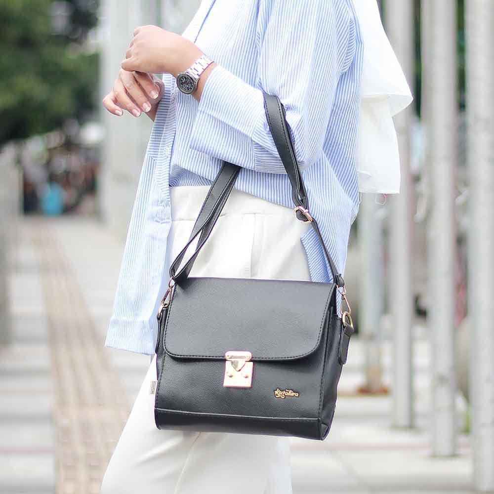 Clutch Wanita Synthetic Warna Hitam | Tas Tangan Wanita Model Simpel | Clutch Wanita Harian