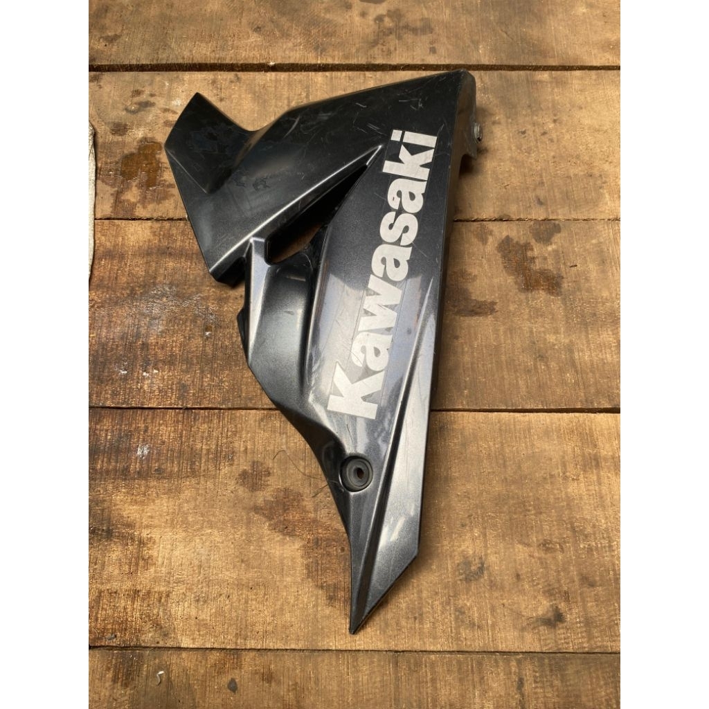 Spiler undercowl dek lumpur bawah kanan Kawasaki ninja z250sl mono original