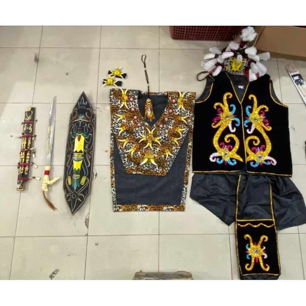 BAJU ADAT PANGLIMA DAYAK ASLI KALIMANTAN - PAKAIAN TRADISIONAL KALIMANTAN DAYAK - BAJU ADAT DAYAK AS
