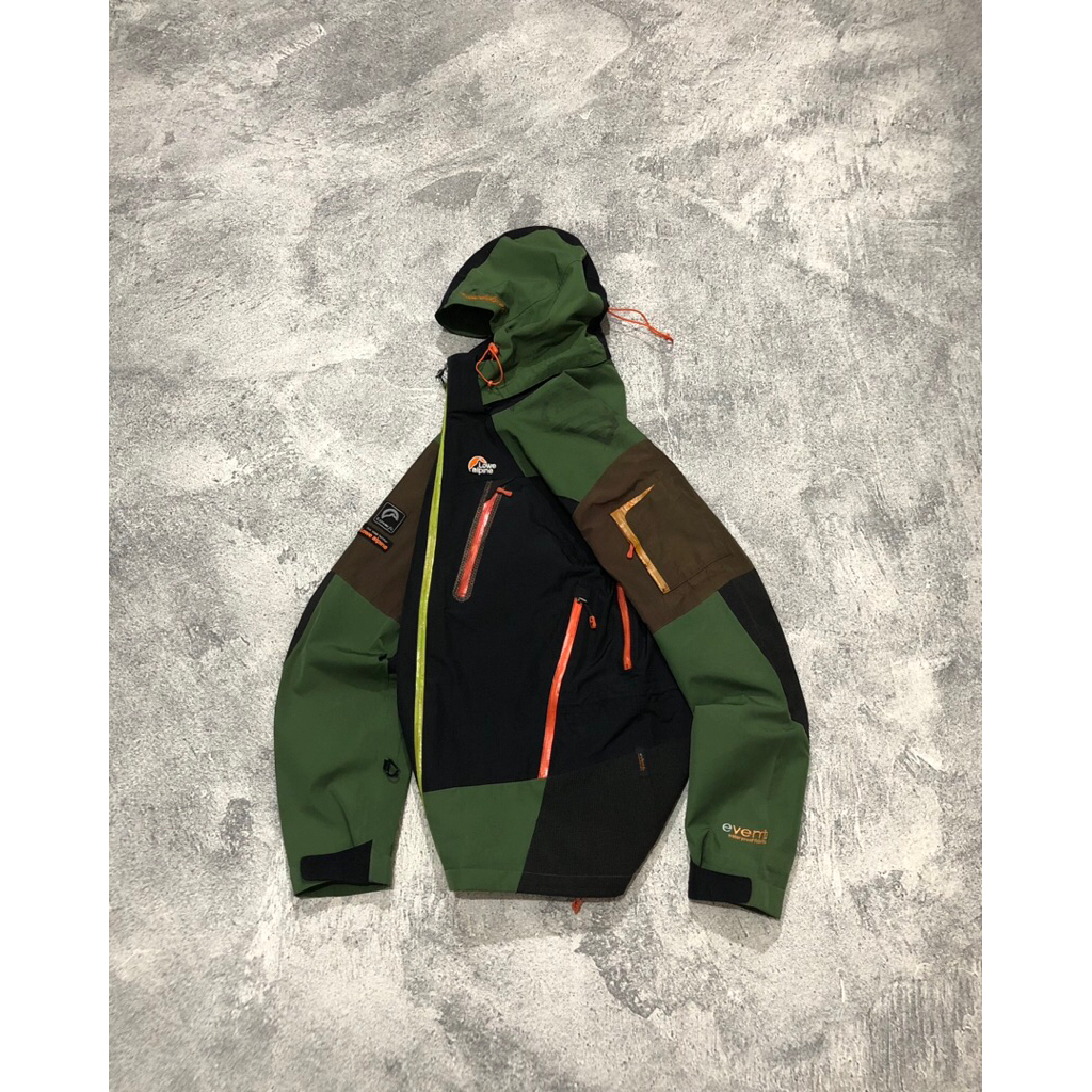 LOWE ALPINE EVENT WATERPROOF PABRIC GORPCORE OUTDOOR JACKET