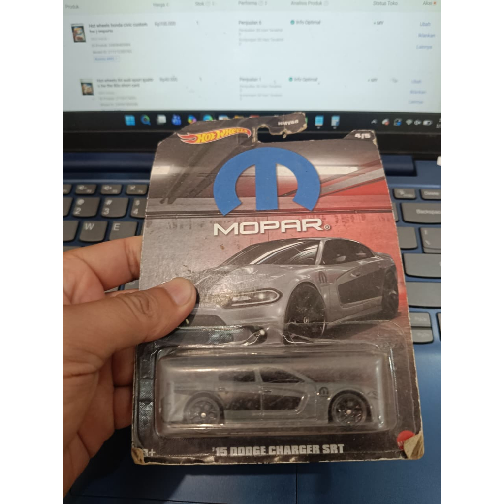 Hot wheels 15 dodge charger srt mopar diecast