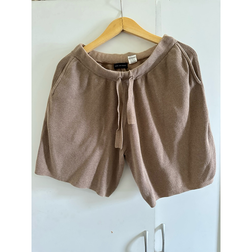 PRELOVED noir sur blanc short knit celana pendek rajut warna coklat brown