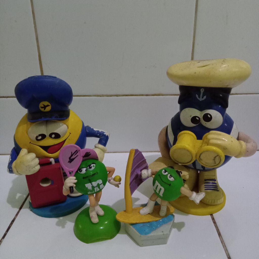 figure MnM 4 pcs