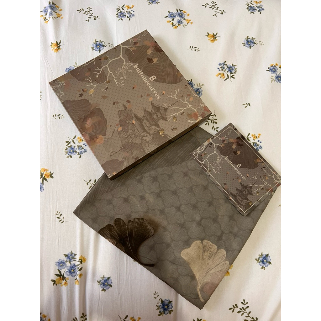 Preloved hijab segiempat Buttonscarves Ginkgo series