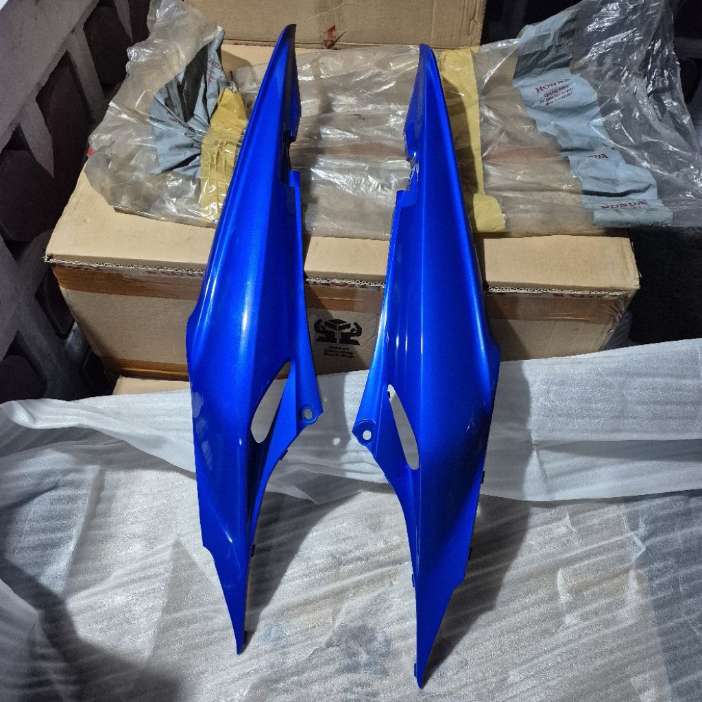 Cover body belakang honda revo 100 revo100 warna biru original ahm honda 64410 64420 kvr 600sbm