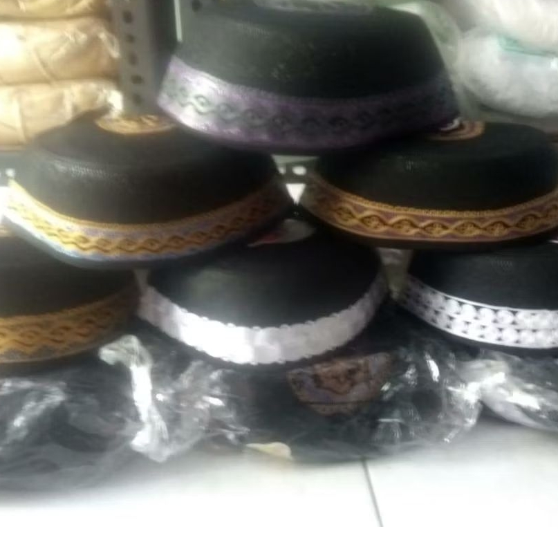 Grosir Peci Bugis Motif 20 pcs Original Impor  Banglades Produk Alfaruq kopiah putih songkok haji ko