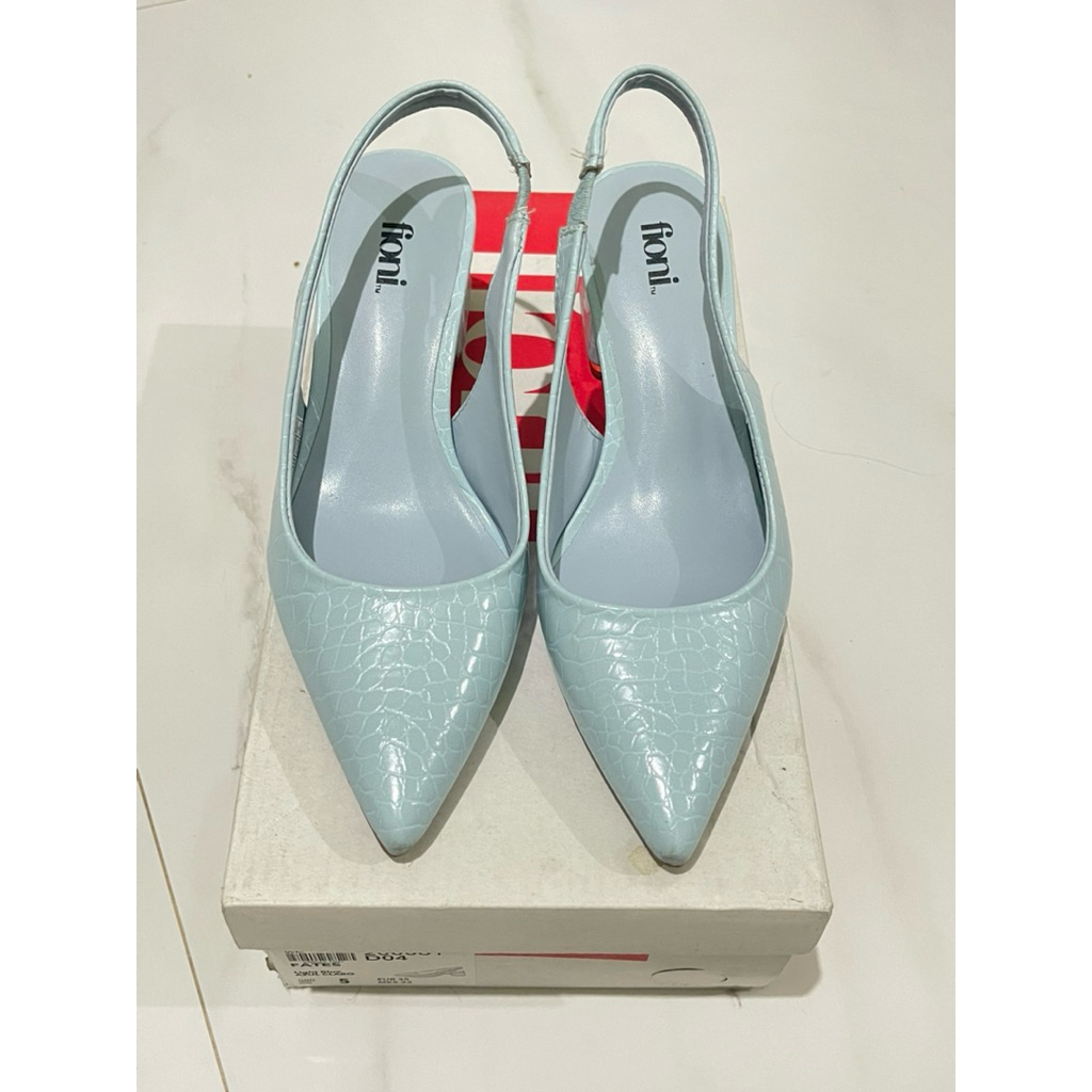 Preloved sandal sepatu Fioni warna light blue