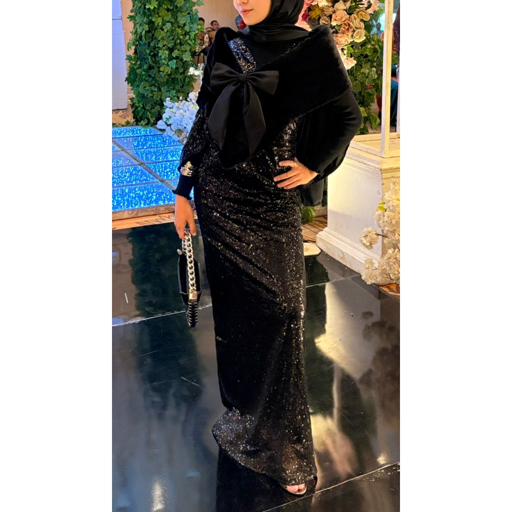 Preloved Gaun Hitam mewah gaun pesta