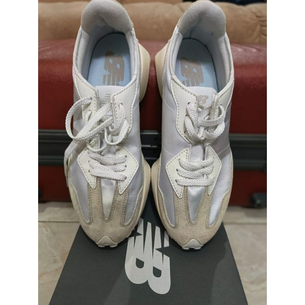 New Balance 327 White Beige