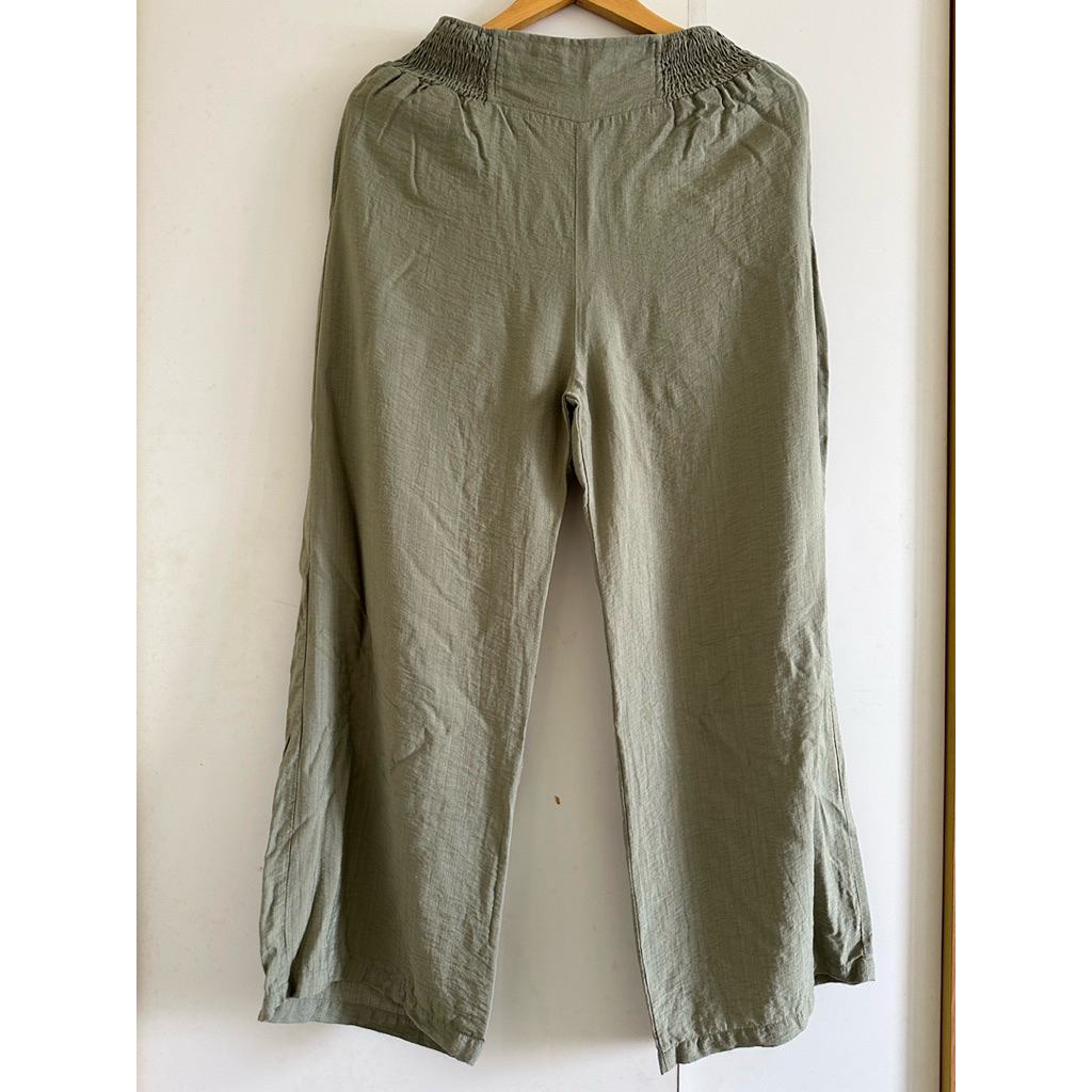 PRELOVED Hellolilo celana panjang cullote warna hijau sage kulot hijab friendly