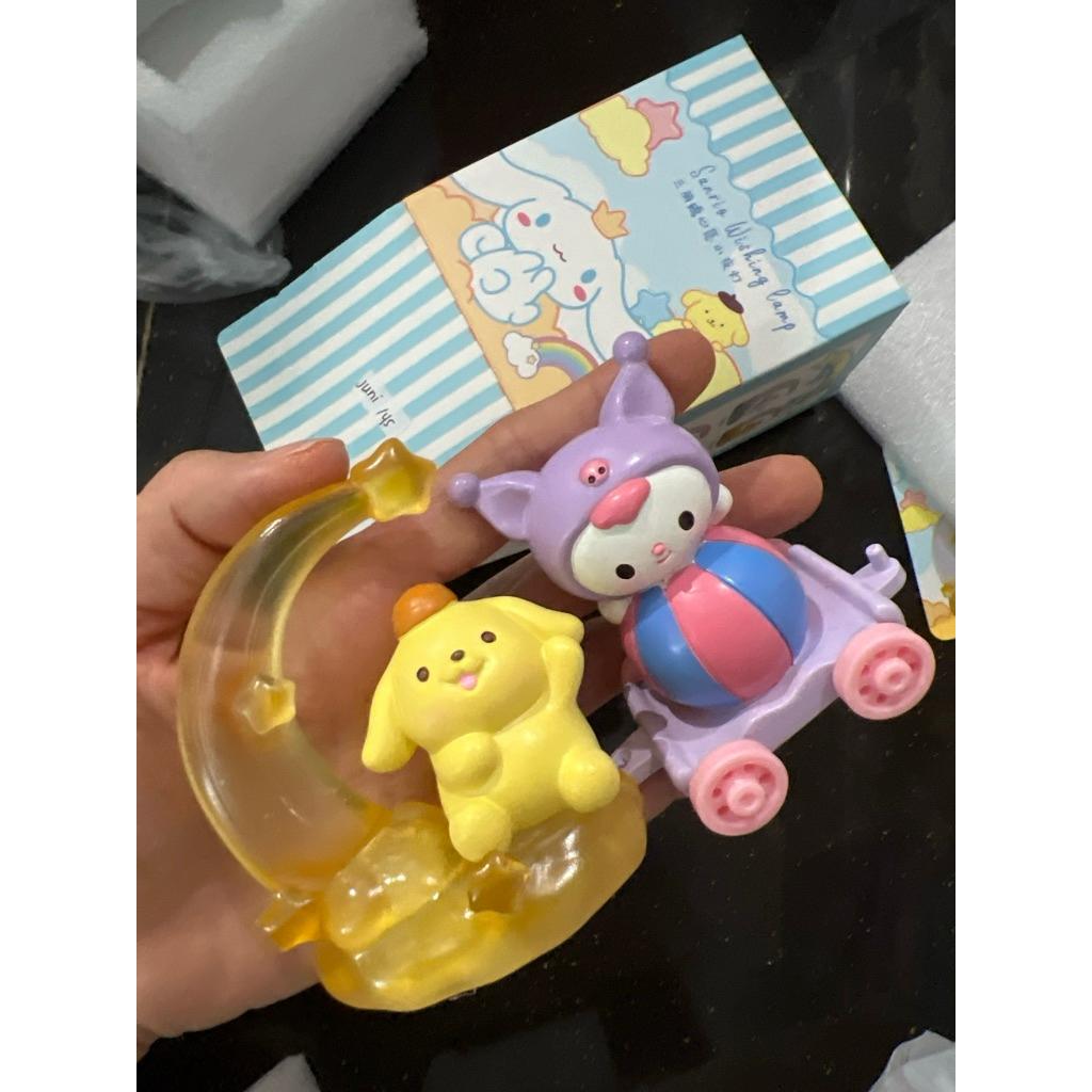 figure sanrio pompompurin lamp and kuromi kereta
