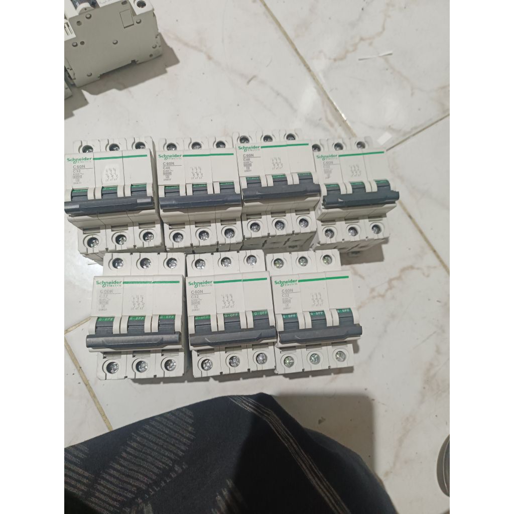 mcb schneider c60n 3pase seken