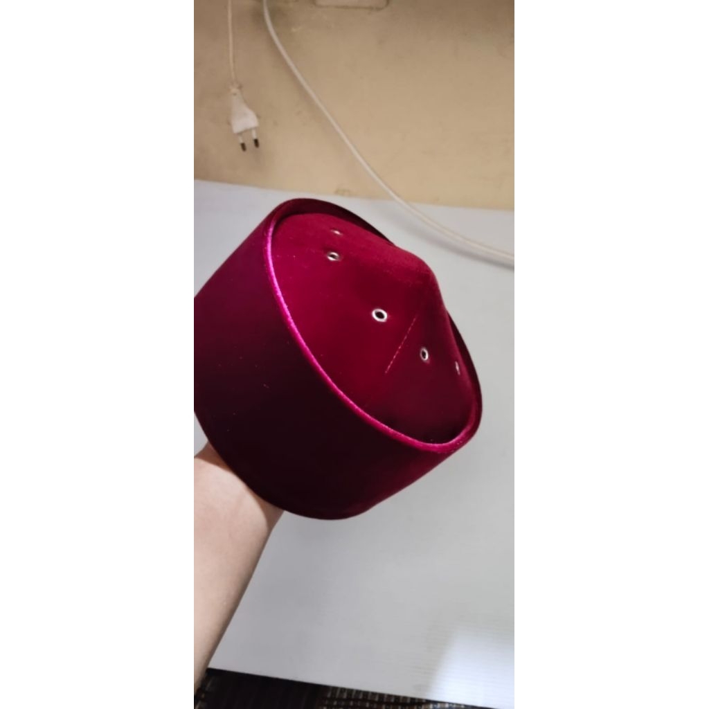 Peci Uje Bludru Merah Maroon