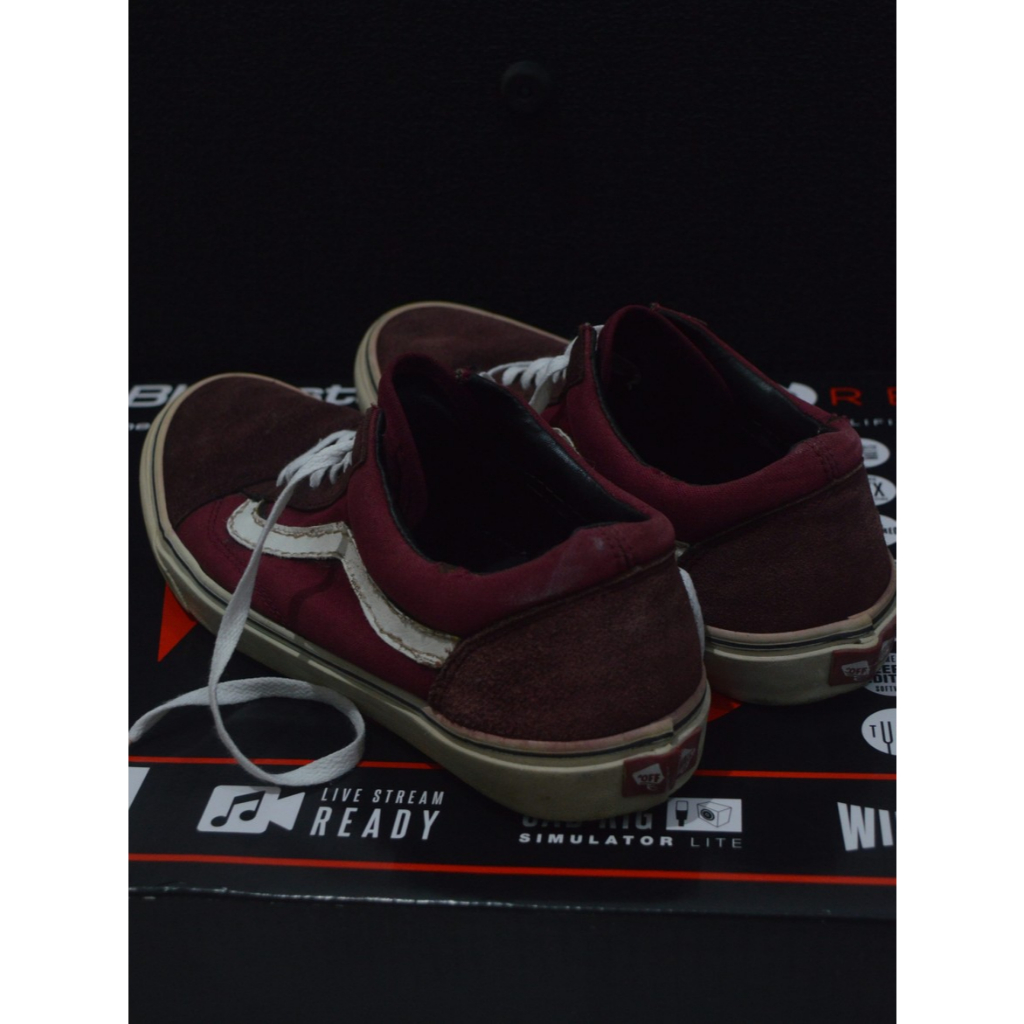 Vans Old Skool Maroon size 44 unisex Bekas/Second/Preloved - Sepatu/Sneakers/Shoes/Shoe/Fashion/Mera