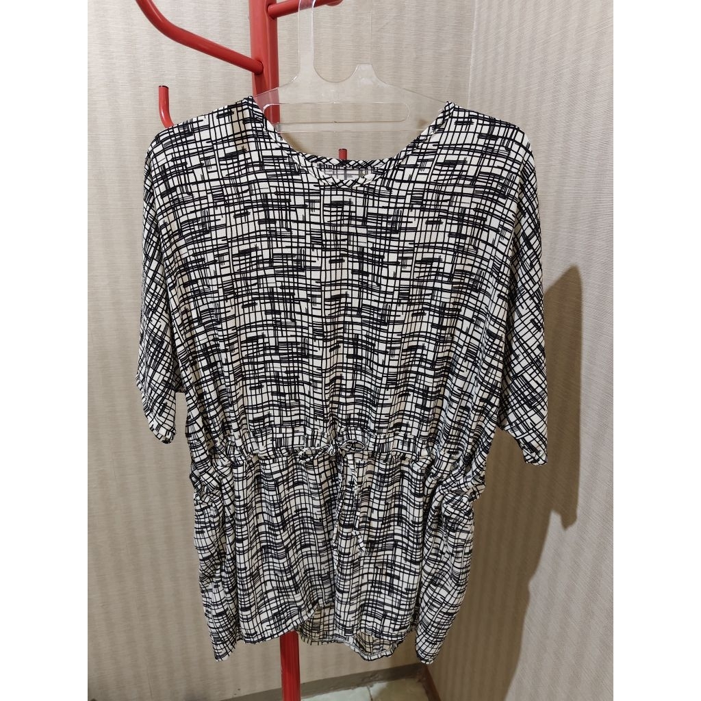 atasan lengan batwing motif abstrak second / prelove