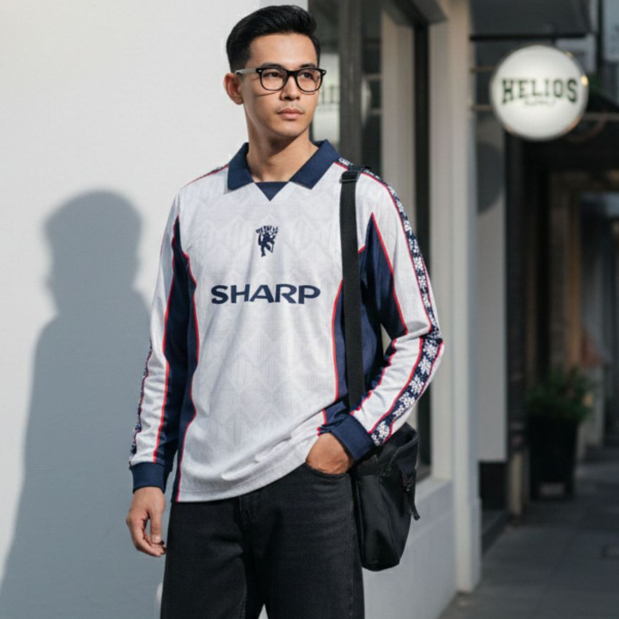 JERSEY BOLA M4N UNITED RETRO GAYA CLASIC JERSEY MU LONG SLEVE - Helios Suply