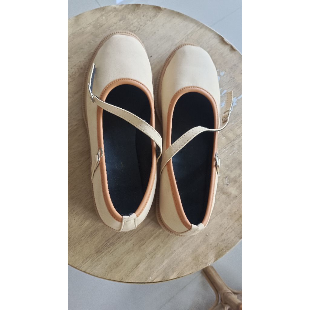 preloved sepatu docmart wanita