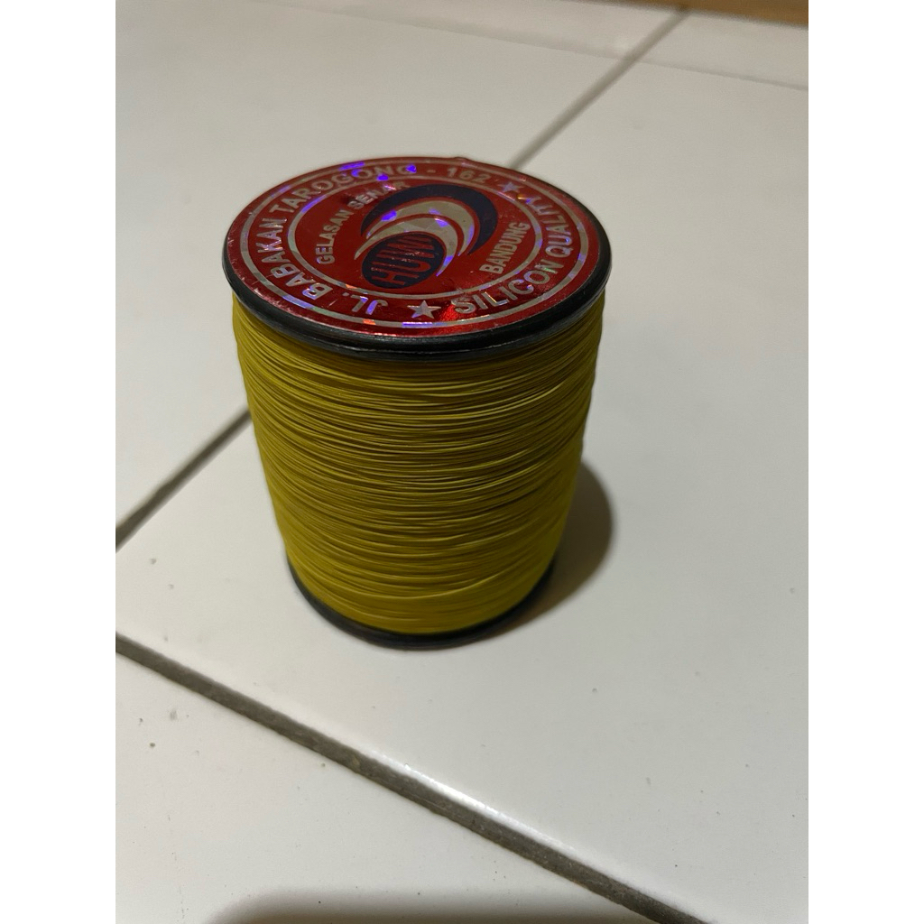 GELASAN HUWI 022 LABEL Merah 2000 yard