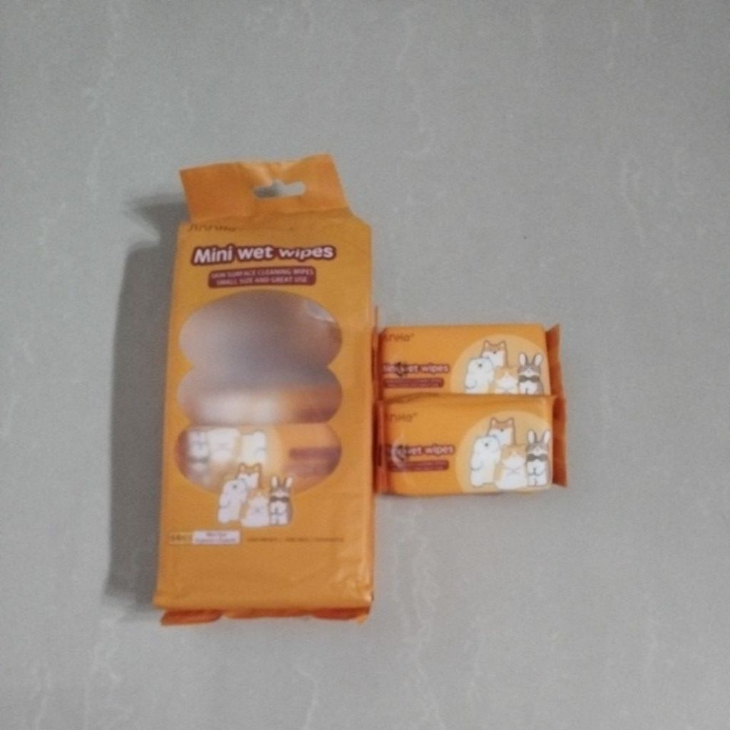 mini wet wipes