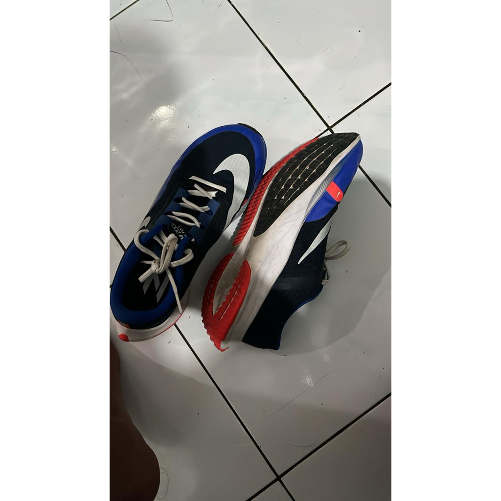 Sepatu running nike