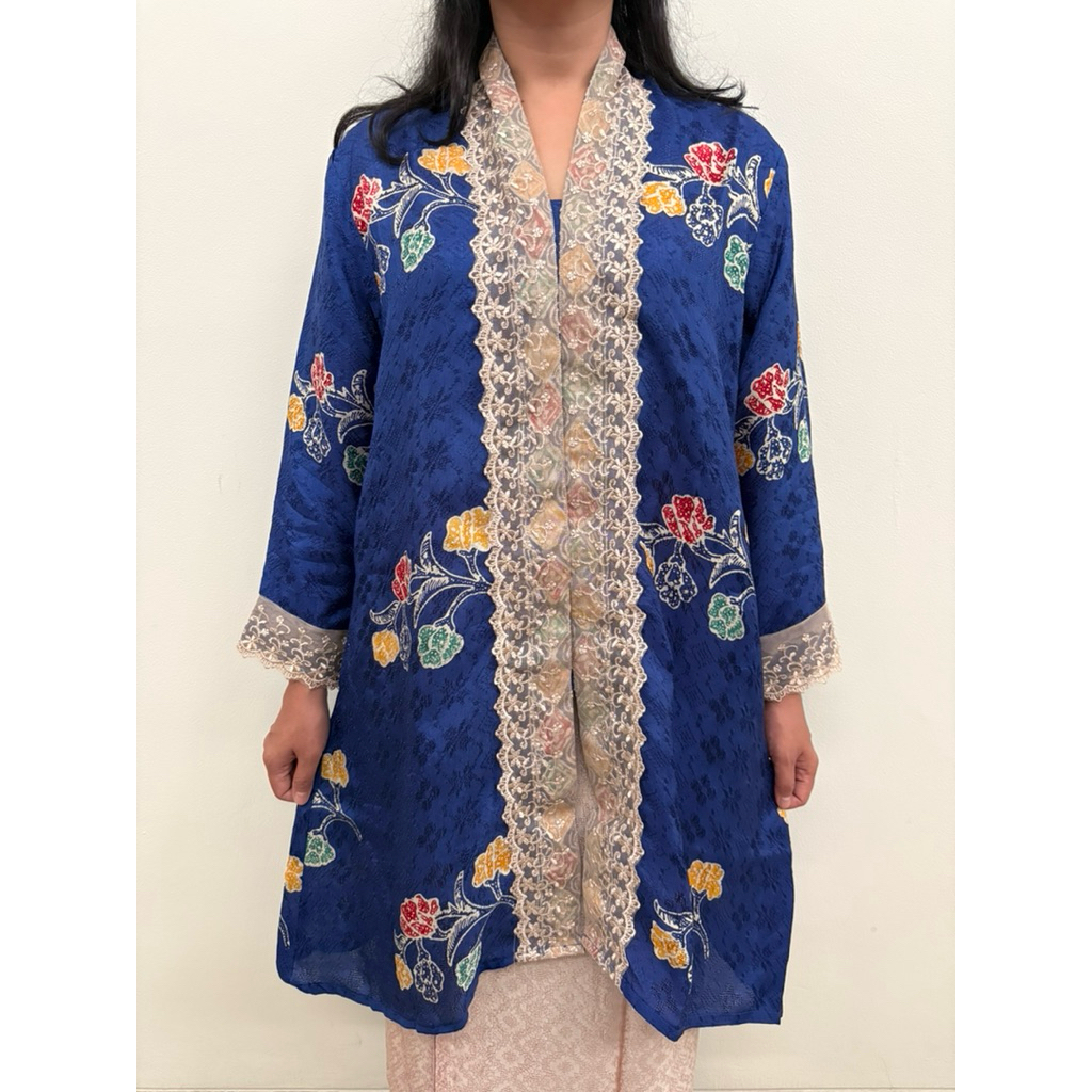 Outer Set Batik Viscose Kebaya Modern Renda