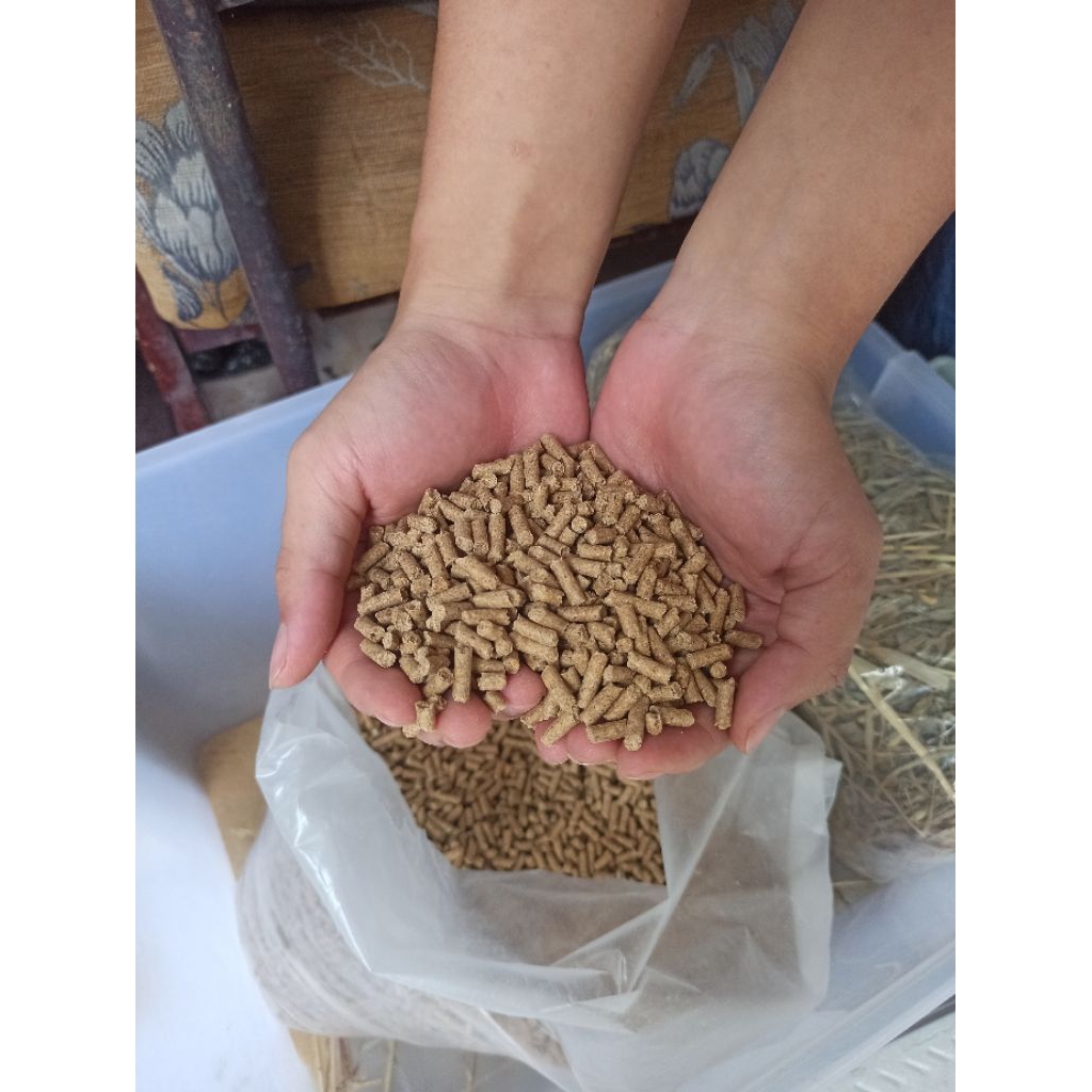 PELET KELINCI 1KG merek Vital Rabbit