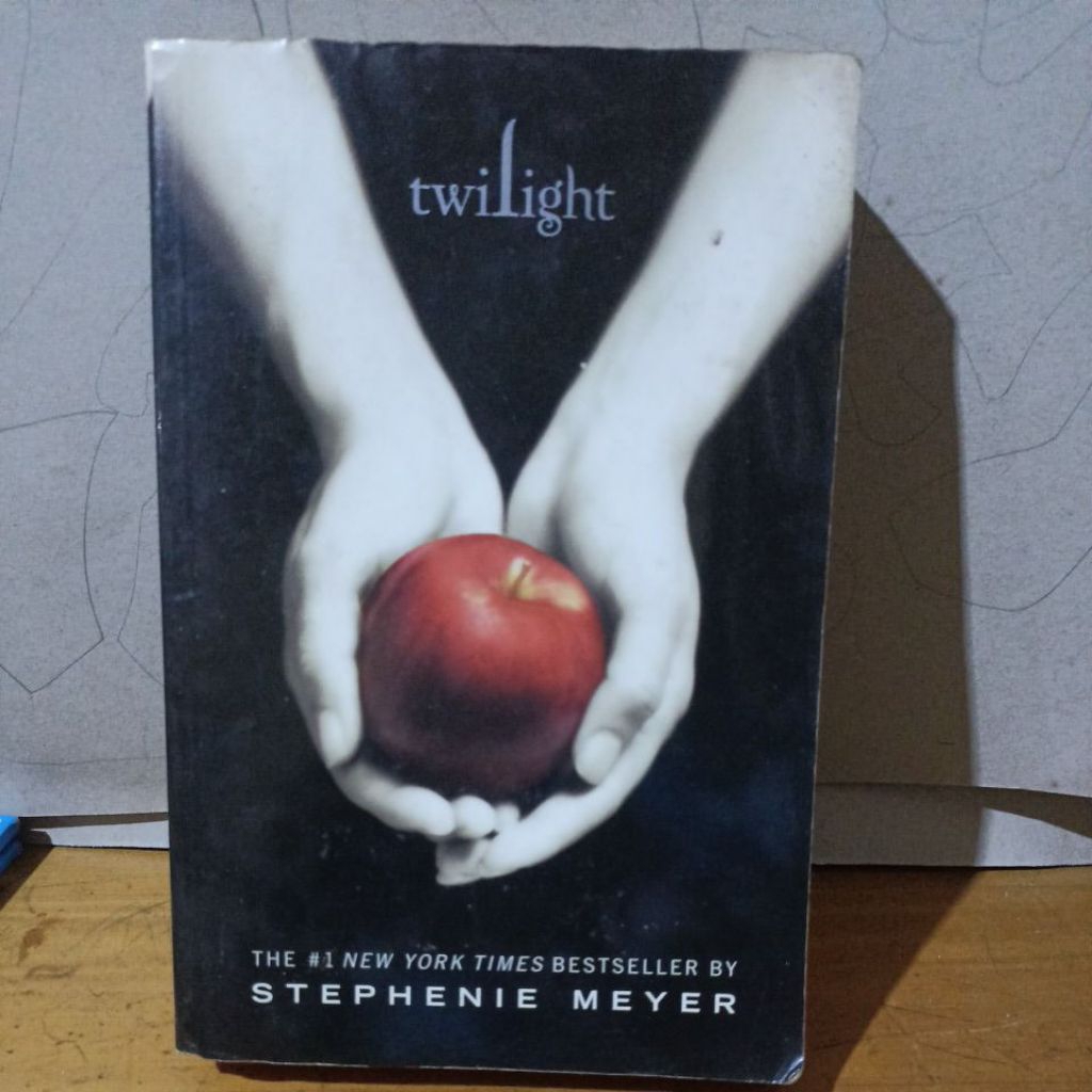 TWILIGHT by Stephenie Meyer