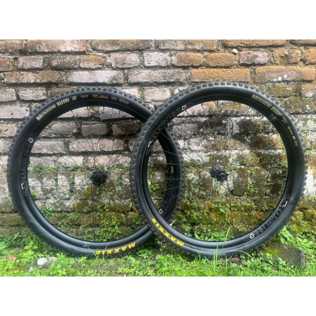 Whellset Industry Nine Hydra Enduro S Ukuran 29in Body HG Boost Ta15X110 12X148 6Bold Note Raceface 