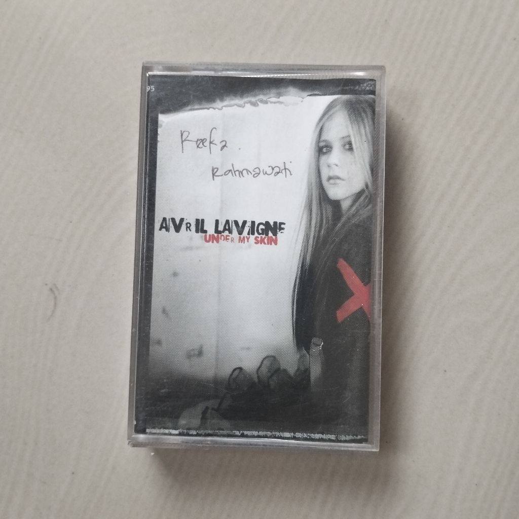 Kaset Pita Avril Lavigne - Under My Skin