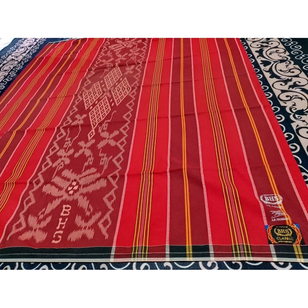 sarung BHS second ond type clasic bertandatangan warna merah masih mulus..HARGA NET..(lihat Deskrips