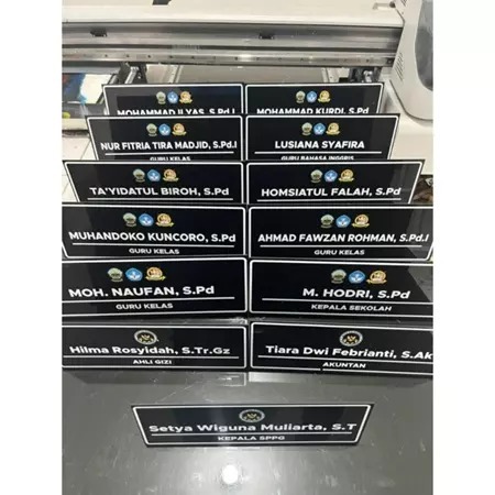 Papan Meja Papan Nama Meja Akrilik Papan Nama Meja Jual papan nama meja akrilik