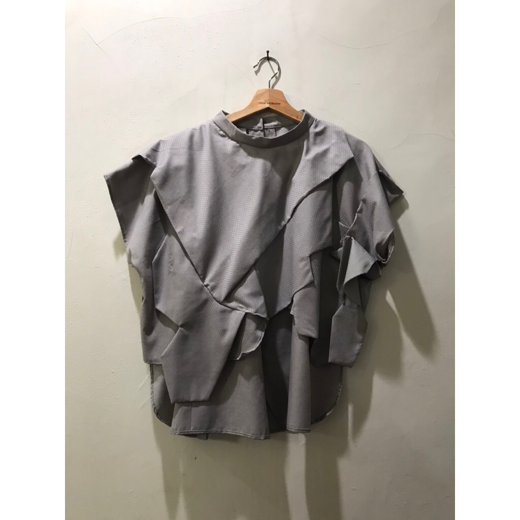 OLINE WORKROBE - ZEMIRA ORIGAMI TOP IN GREY