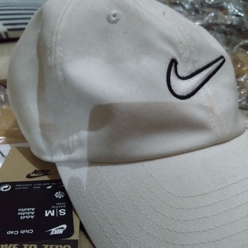 Topi Nike Club Cap Center Swoosh Putih/White Original S/M