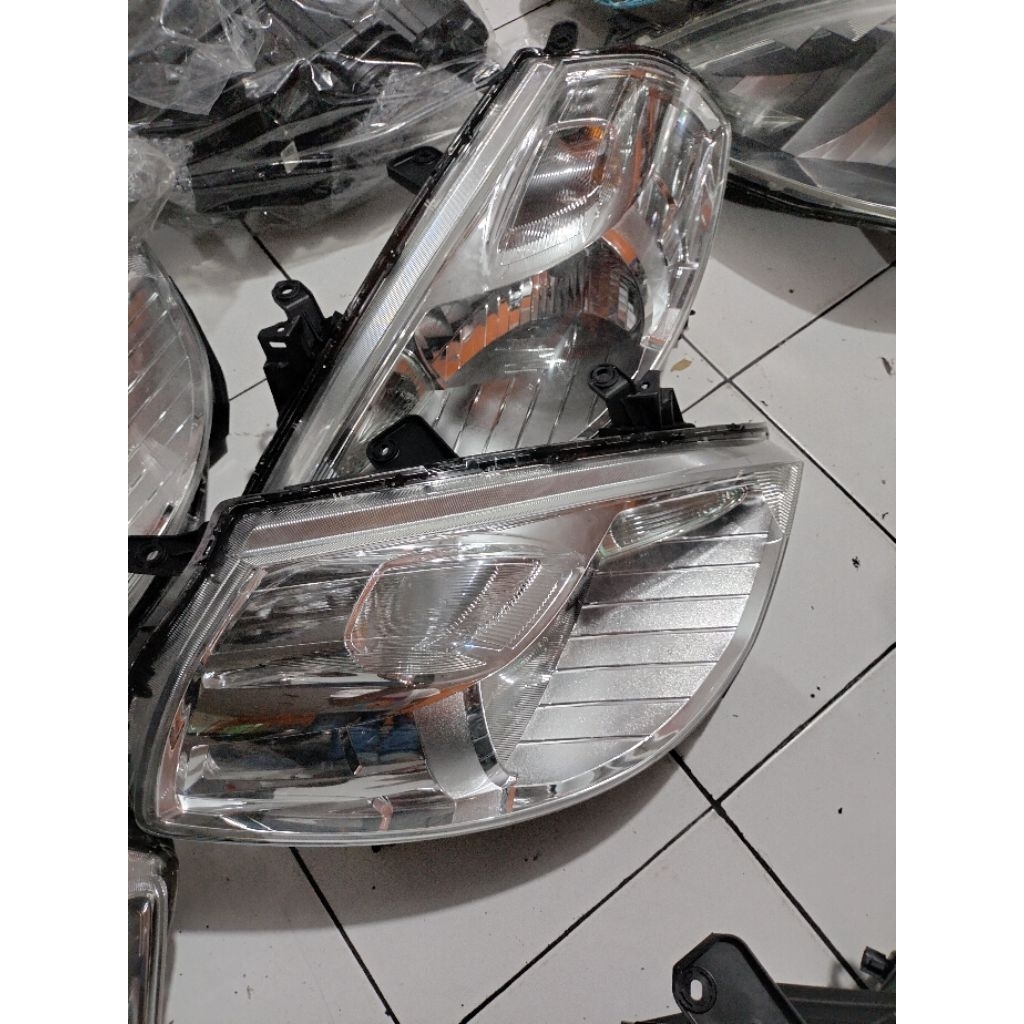 Headlamp Headlight Lampu Depan Nissan Latio Original