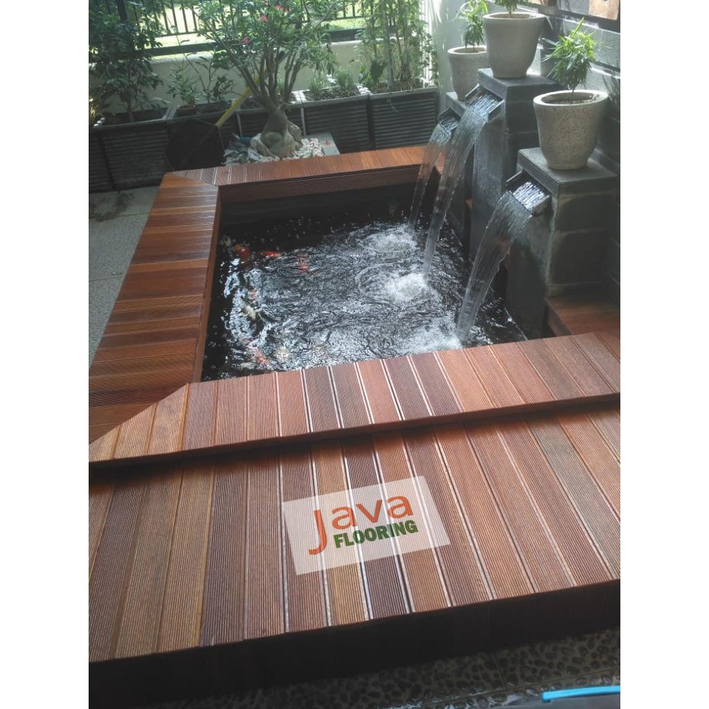 Lantai Kayu Decking Pinggiran Kolam Ikan / Parquet Tutup Filter Kolam