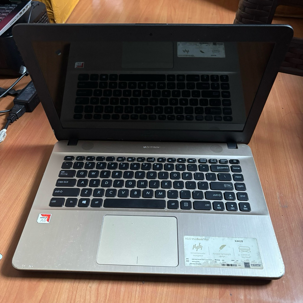 ASUS X441B AMD A4/ RAM 4/256GB