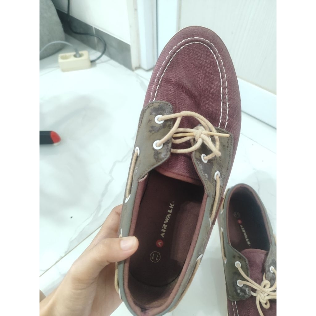 Preloved Sepatu Pria Air Walk Merah Tali Bagus Murah