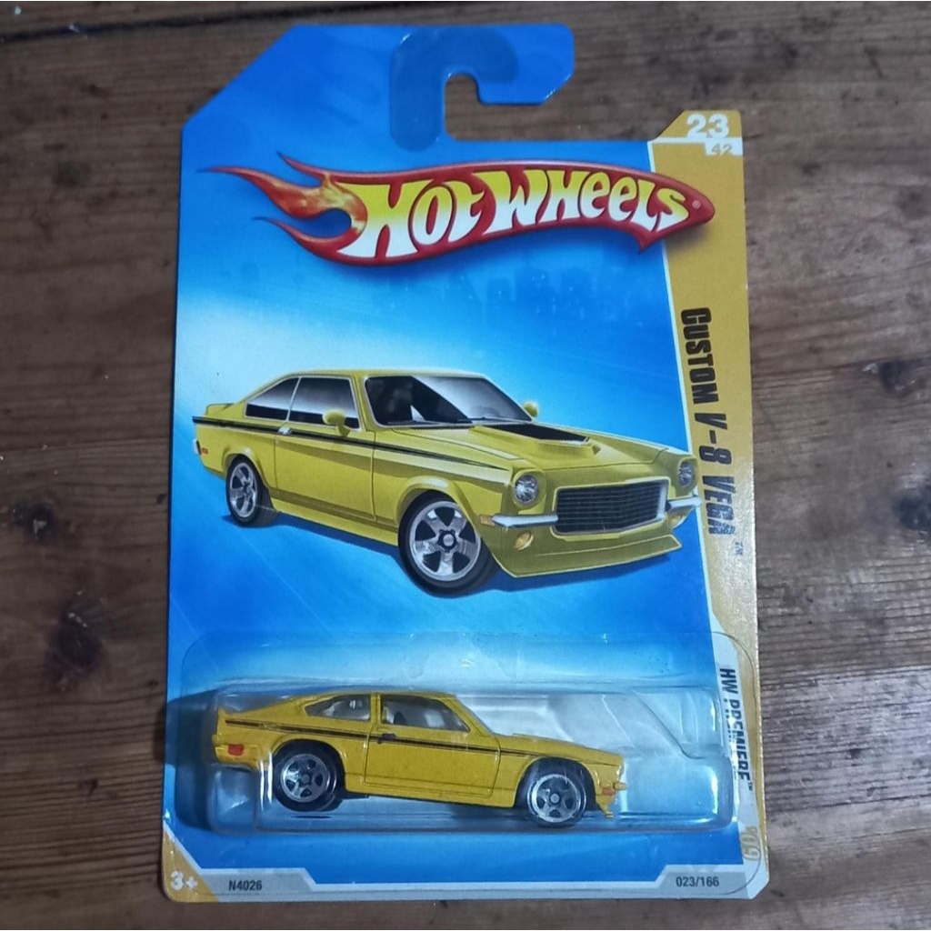 hot wheels custom v8 v-8 chevy vega diecast (t)
