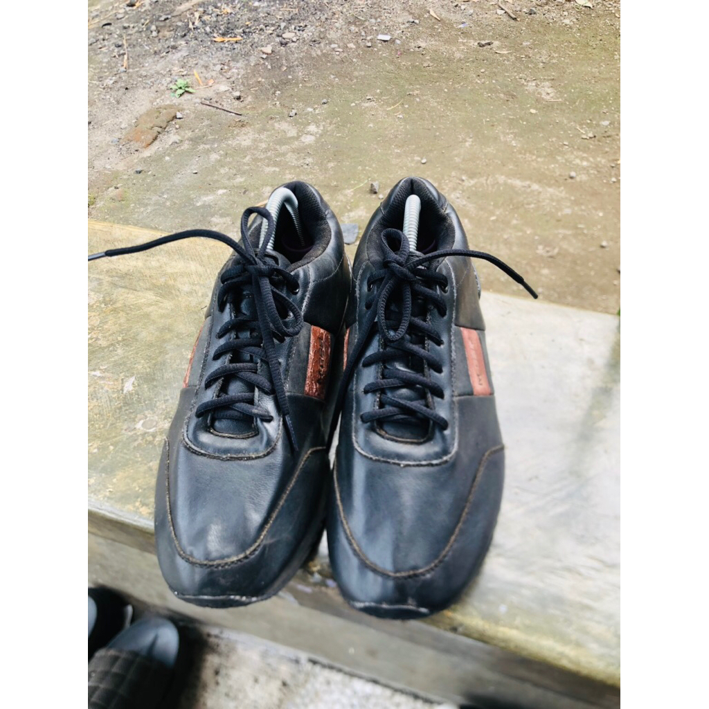 sepatu kulit mgee uk43